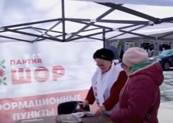 „De când a venit femeia asta la conducere numai promisiuni mincinoase am auzit”. Nemulțumiți de traiul dificil, tot mai mulți oameni vin să se informeze la corturile instalate în țară de partidul „ȘOR”  | VIDEO