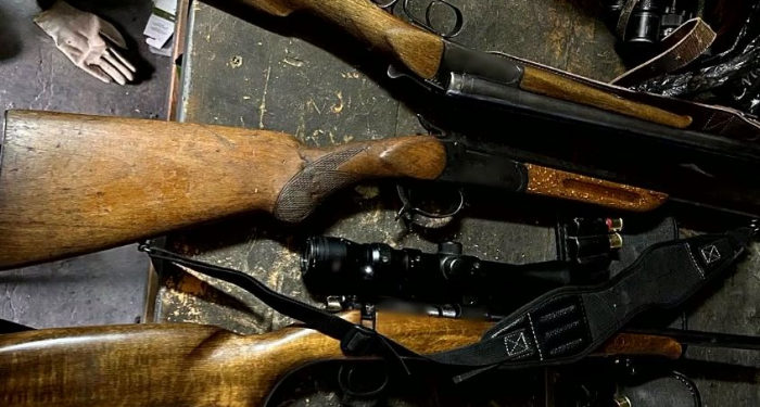 Arsenal de muniții la Căușeni: Cinci bărbați sunt bănuiți de păstrarea ilegală a armelor și braconaj | VIDEO
