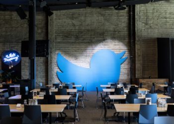 Выручка Twitter в декабре 2022 года упала на 40%