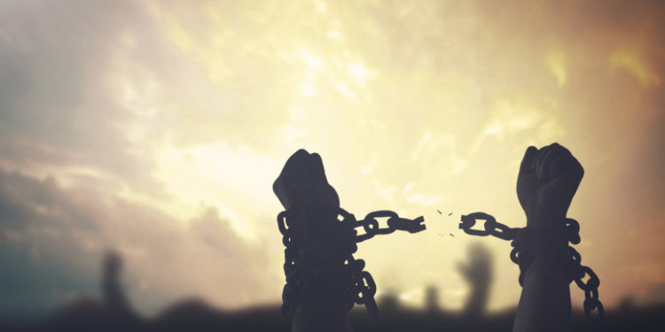 Doi deținuți au evadat din închisoare, după ce au săpat un tunel cu o periuță de dinți