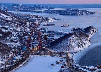 Люди выбегали из домов, а на зданиях появились трещину. Подробности мощного землетрясение на Камчатке | VIDEO