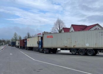 Десятки грузовиков не могут выехать с КПП Кагул-Оанча