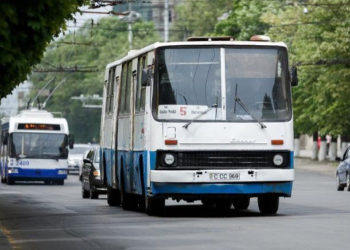 На Радоницу будет ограничен доступ частного транспорта на кладбища, а общественный — будет работать в особом режиме | VIDEO