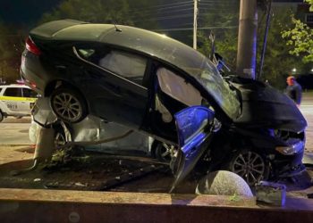 Серьезное ДТП в столице: Одно авто оказалось на крыше другого