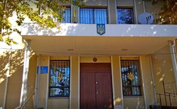 В Одесской области подозреваемый в краже зашил себе рот в знак протеста