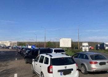 Работают в усиленном режиме: на КПП “Леушены – Албица” образовались очереди на выезде из Молдовы