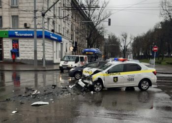 Обе машины ехали на вызов: Что известно о ДТП с участием автомобилей скорой помощи и полиции в столице | VIDEO