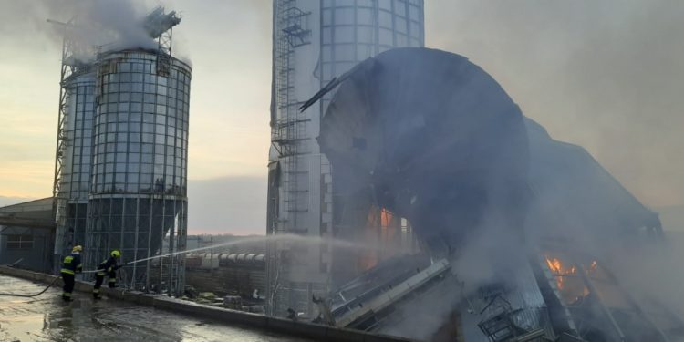 Ущерб от пожара в порту Джурджулешт оценили в 2,5 млн долларов