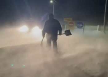 Непогода в Румынии: Заблокированные трассы, сотни людей застрявших в автомобилях и красный код метеоопасности | VIDEO
