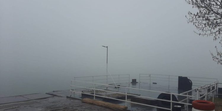 Из-за густого тумана работа парома в Моловата временно приостановлена
