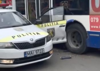 «Не убедился в безопасности действий». Подробности аварии с участием троллейбуса, в которой пострадал полицейский | VIDEO