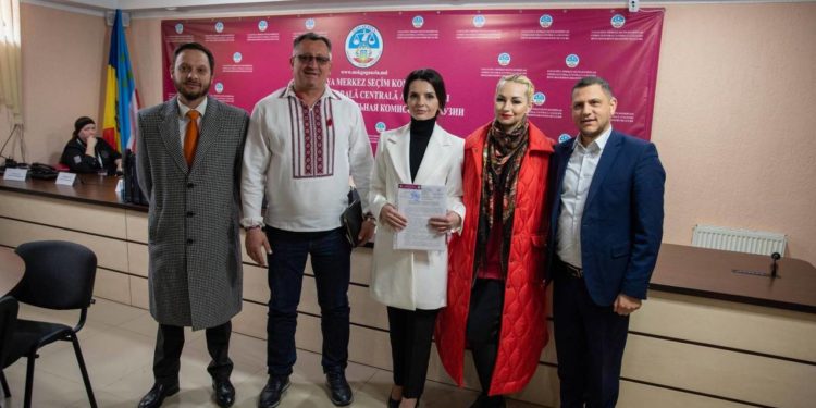 Candidata Partidului „ȘOR” pentru funcția de bașcan, Evghenia Guțul, după înregistrarea la CEC a Găgăuziei: Vom începe imediat întâlnirile cu cetățenii