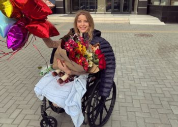 Marcela Paladi, tânăra care a rămas fără picioare, a adunat banii pentru proteze și pleacă în Germania