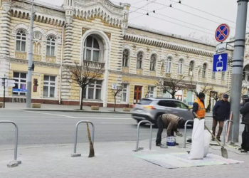Garduri sau Parcări? Ce părere au cicliștii din Chișinău despre noile parcări pentru biciclete | VIDEO