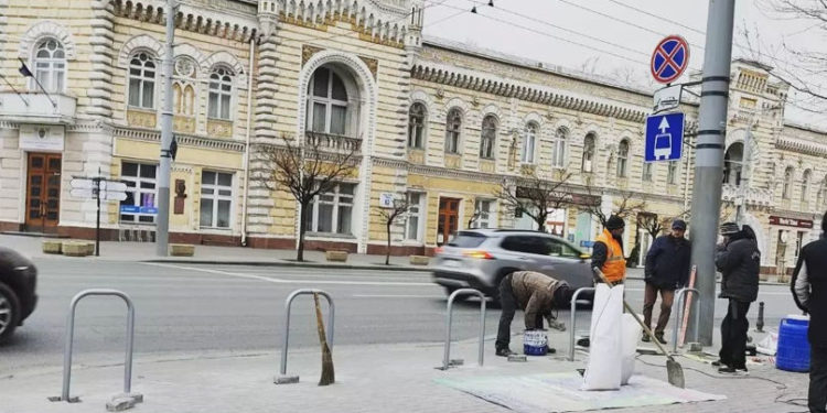 Garduri sau Parcări? Ce părere au cicliștii din Chișinău despre noile parcări pentru biciclete | VIDEO