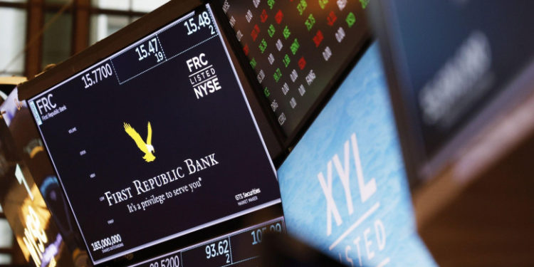 First Republic Bank din SUA se îndreaptă spre faliment. Acțiunile băncii au scăzut vineri cu 50%