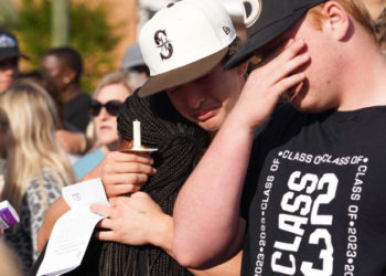 Detalii de la atacul armat la o petrecere de adolescenți din SUA. Un băiat de 18 ani a murit pentru a salva viața surorii sale