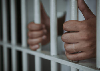 „Ar fi agresat cu pumnii, dar și cu un cuțit patru angajați ai penitenciarului”. Un deținut și-a lungit cu 5 ani termenul de detenție | VIDEO