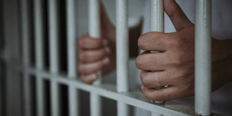 „Ar fi agresat cu pumnii, dar și cu un cuțit patru angajați ai penitenciarului”. Un deținut și-a lungit cu 5 ani termenul de detenție | VIDEO