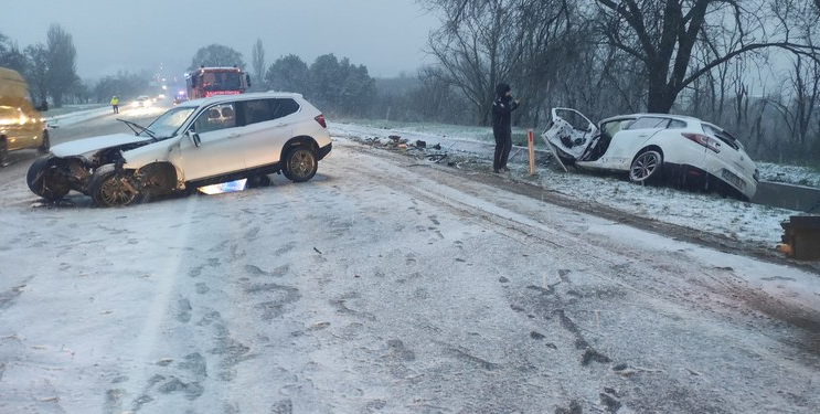 Poliția vine cu detalii privind accidentul de la Sângerei: Două persoane, transportate la spital | FOTO