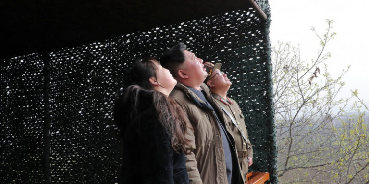 Kim Jong Un și-a adus fiica, soția și sora să asiste la lansarea unui nou tip de rachetă intercontinentală