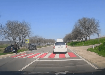 Dimineață cu ghinion! Două mașini au fost grav avariate în apropiere de Călărași