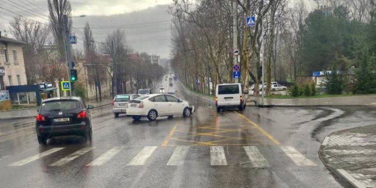 Un accident rutier a dat peste cap circulația transportului public pe o stradă din capitală: Troleibuzele, redirecționate