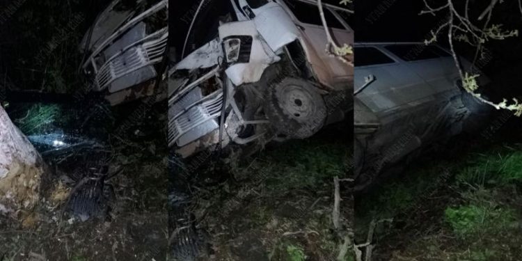 Accident în stânga Nistrului: Un tânăr, spitalizat, după ce a intrat cu mașina într-un stâlp