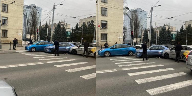 Un taxi s-a ciocnit cu un alt automobil, lângă Universitatea de Medicină: Un șofer și-a recunoscut vina