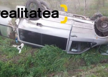 Un automobil s-a răsturnat într-un șanț, lângă Cojușna. Șoferița și trei copii au fost spitalizați