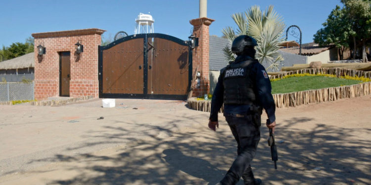 Șapte persoane, printre care și un copil, au fost ucise într-un atac armat la o piscină din Mexic