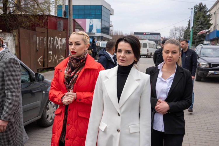 Candidata Partidului „ȘOR” pentru funcția de bașcan, Evghenia Guțul, după înregistrarea la CEC a Găgăuziei: Vom începe imediat întâlnirile cu cetățenii