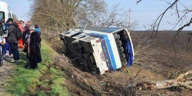 ДТП в Дрокии: Автобус с 21 пассажиром вылетел с трассы и перевернулся | VIDEO/FOTO