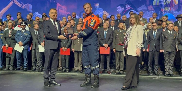 Președintele turc a decorat membrii echipei de căutare și salvare din Moldova care au acordat ajutor în urma cutremurului în provincia Hatay | VIDEO