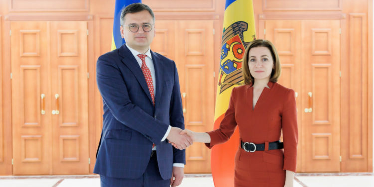 Maia Sandu a avut o întrevedere cu Ministrul de Externe al Ucrainei, Dmytro Kuleba. Subiectele discutate într-o vizită neanunțată