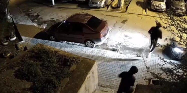 Minor de 17 ani, jefuit de peste 15.000 de euro: Poliția a reținut 3 suspecți | VIDEO