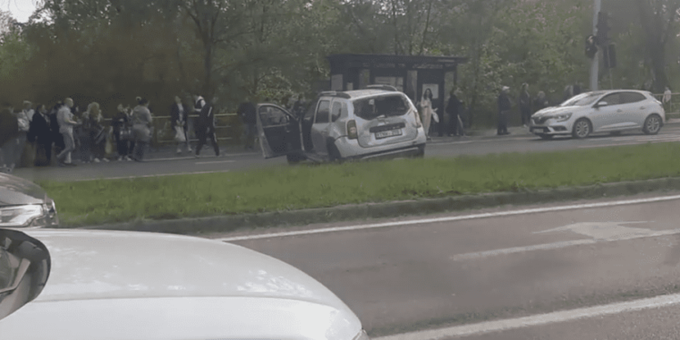Напугали пешеходов: ДТП с участием двух легковушек и автобуса произошло в столице