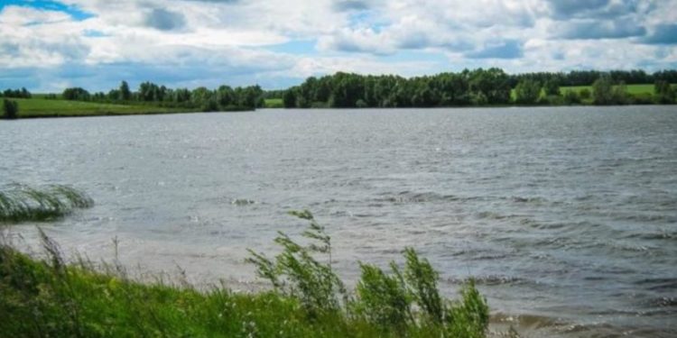 В Теленештах на берегу озера обнаружено тело мужчины