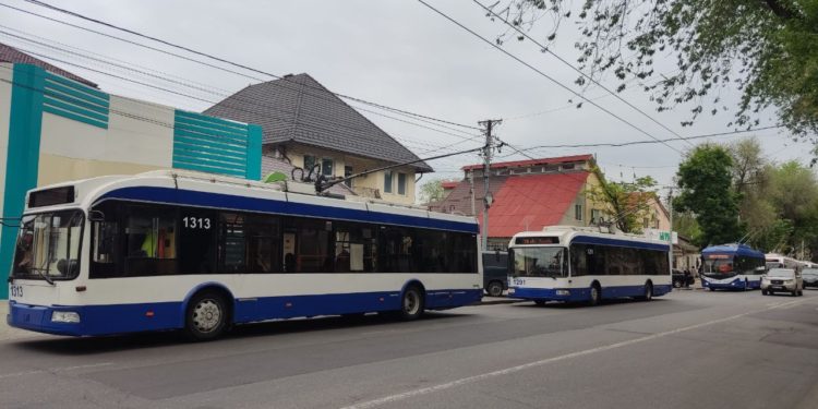 Перебои с электричеством на линиях электротранспорта: часть троллейбусов стоит, другие перенаправлены