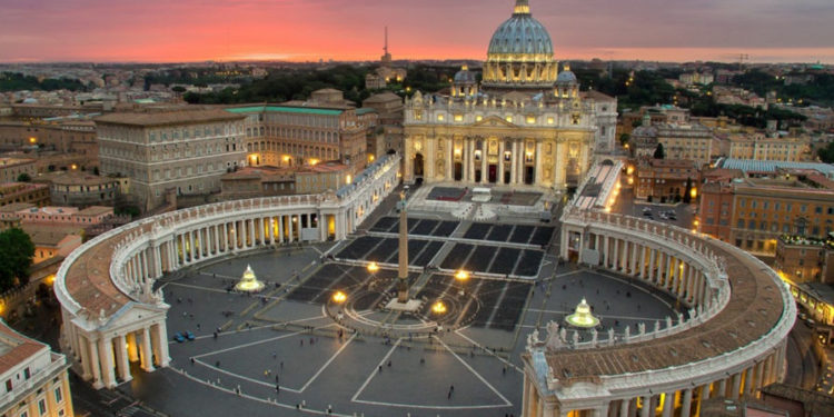 В Ватикане открыли стрельбу: неизвестный ворвался в город на машине