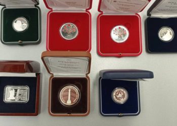 Собиралась вывезти серебряные монеты: в аэропорту Кишинева пресекли очередную попытку контрабанды