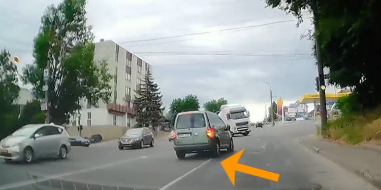 Серьезное ДТП в Кишиневе: столкнулись автоцистерна и легковушка