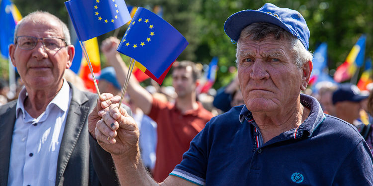 Ședința în care urma să fie examinat demersul privind schimbarea măsurii preventive a Marinei Tauber, amânată. Procurorul se afla la Parlament să ceară ridicarea imunității deputatei