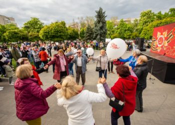 Сотни кишиневцев и гостей столицы приняли участие в акции «Вальс Победы», организованной по инициативе председателя партии «ШОР» Илана Шора 9 Мая | VIDEO