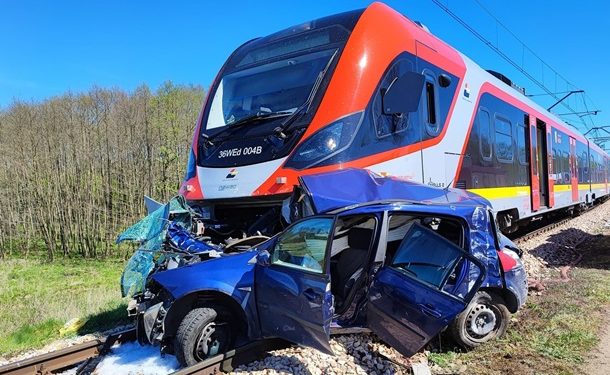 В Польше поезд врезался в авто: среди погибших есть ребенок