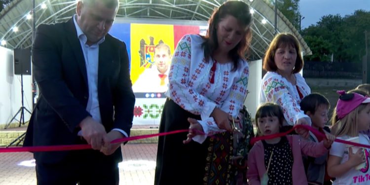 Sărbătoare dublă în satul Biești din raionul Orhei. De hramul satului, cu sprijinul echipei lui Ilan Șor, a fost inaugurată o nouă estradă de vară