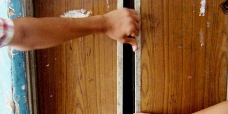 „Era imposibil să cadă în gol”. Ce spune directorul Liftservice despre ascensorul care s-a blocat în sectorul Rîșcani al capitalei | VIDEO