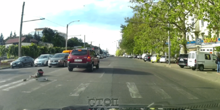 ДТП в столице: ребенка на самокате сбила машина на пешеходном переходе | VIDEO