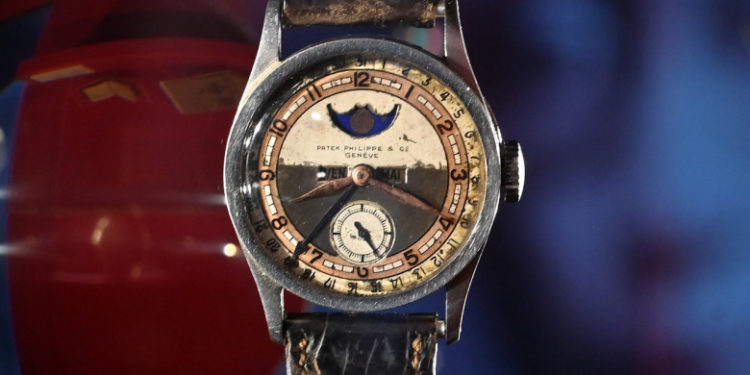 Un ceas care i-a aparținut ultimului împărat al Chinei s-a vândut la licitație cu un preț record de 5,1 milioane de dolari