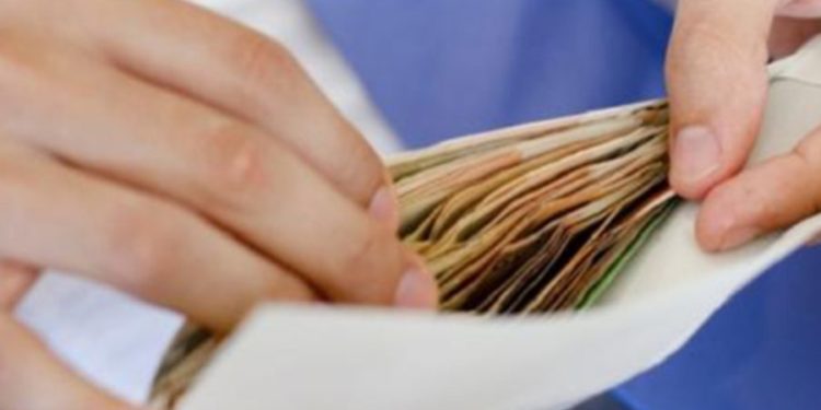 O mamă din Moldova și-a primit sentința, după ce a colectat bani de la părinți pentru cadoul dirigintelui